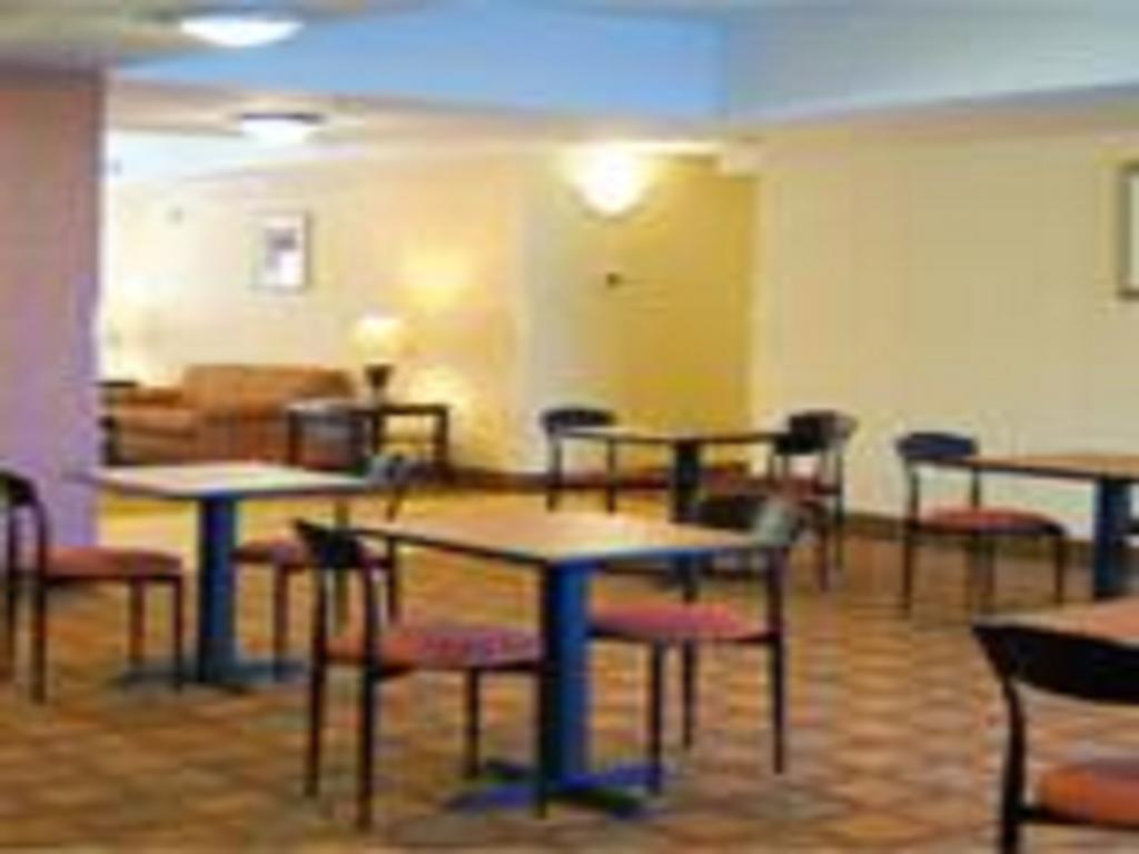 Days Inn By Wyndham Semmes Мобил Экстерьер фото