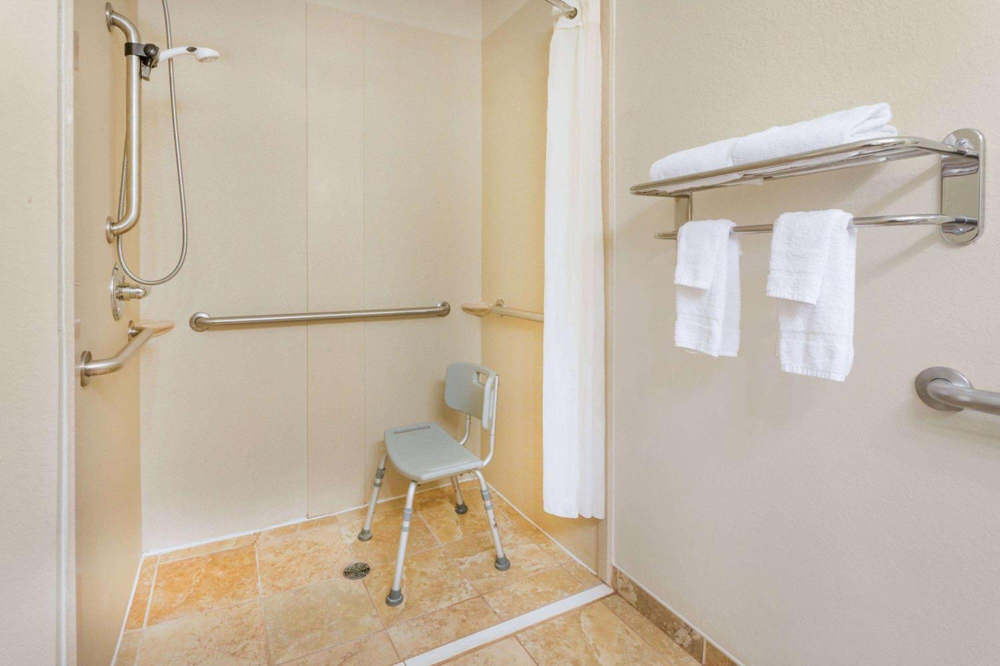 Days Inn By Wyndham Semmes Мобил Экстерьер фото