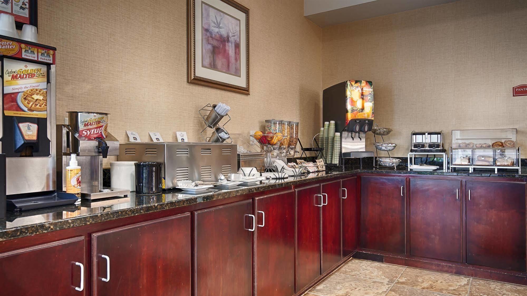 Days Inn By Wyndham Semmes Мобил Экстерьер фото