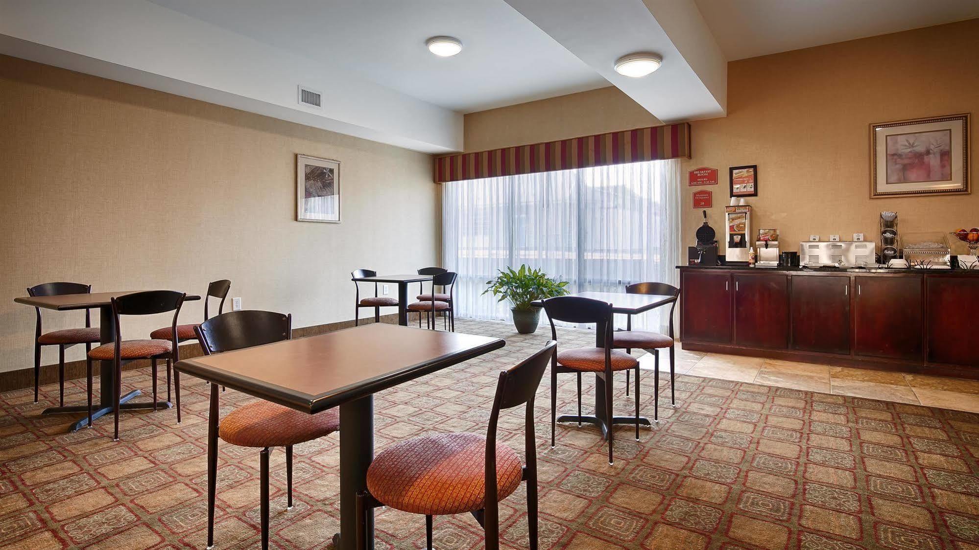 Days Inn By Wyndham Semmes Мобил Экстерьер фото