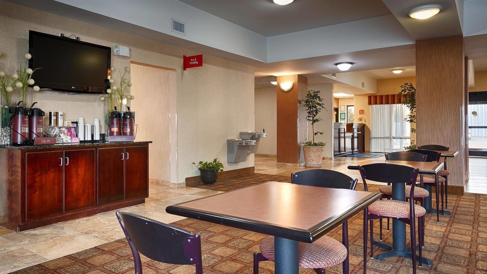 Days Inn By Wyndham Semmes Мобил Экстерьер фото